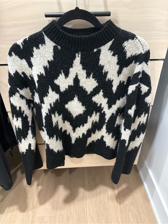 H&M Sweaters - H&M Black and Cream Geometric Turtleneck Sweater